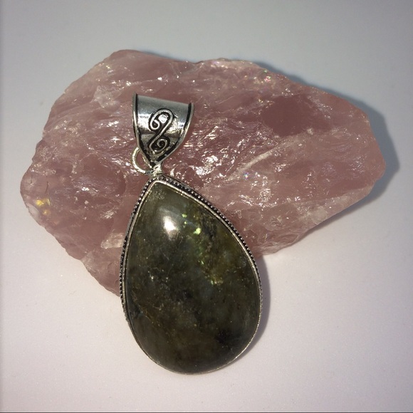 Labradorite Pendant - Picture 1 of 1